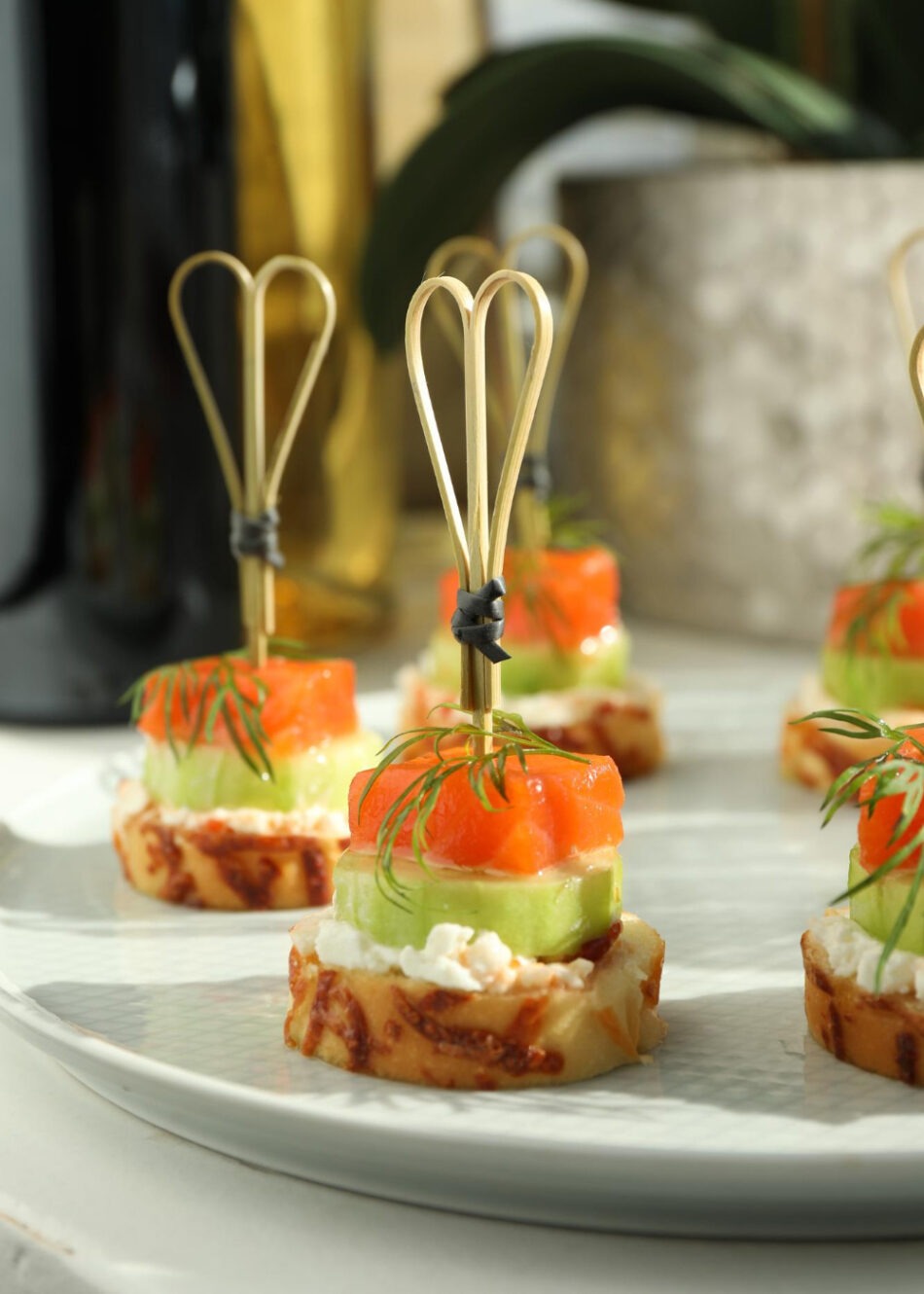 Der genussvolle Start. Entdecken Sie Klassiker wie Vitello Tonnato, feine Aufschnitte oder mariniertes Gemüse, die den Gaumen perfekt auf das Menü einstimmen