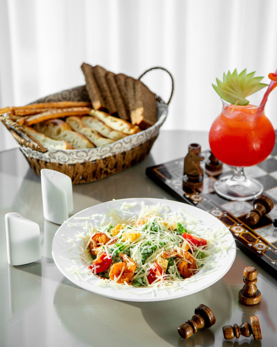 Genießen Sie hausgemachte Pasta oder erlesene Fleisch- und Fischspezialitäten.