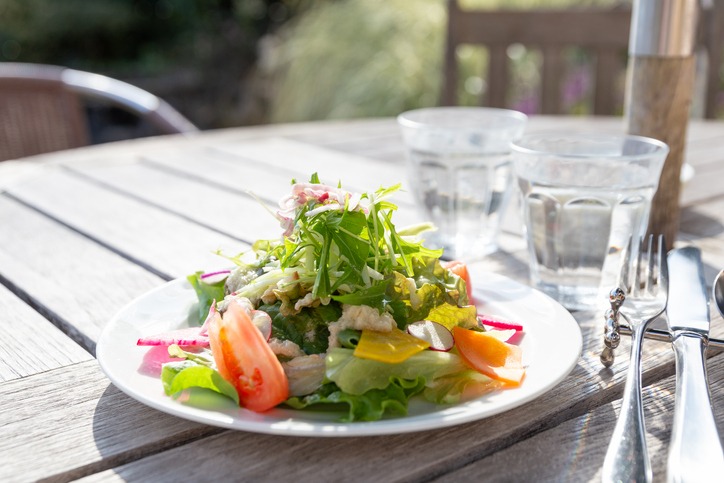 Erlebe den echten Geschmack Italiens mit unseren feinen Antipasti-Spezialitäten – von zartem Vitello Tonnato über frische Insalata Caprese bis hin zu ofenfrischer Parmigiana di Melanzane.